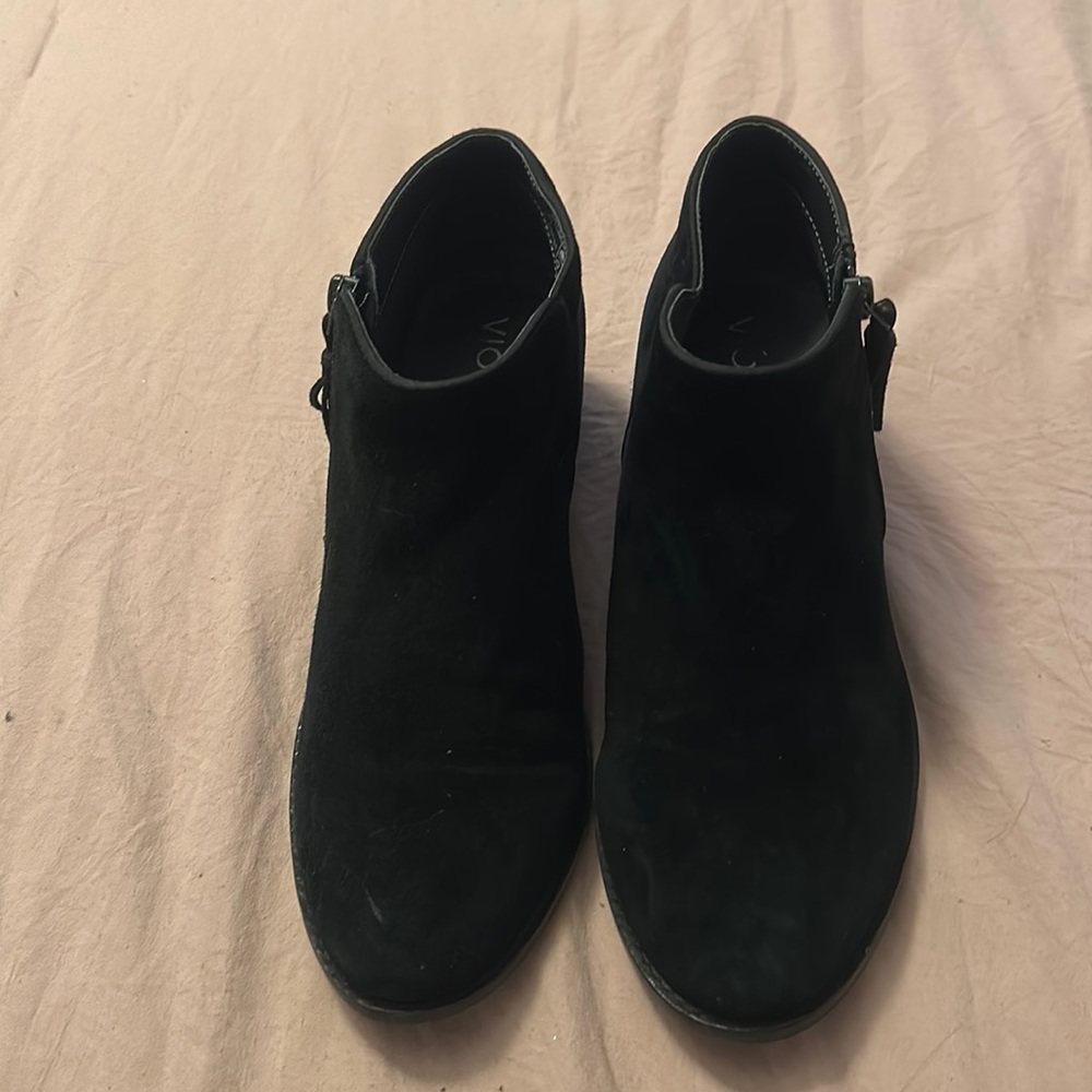 Vionic ankle booties with tassels